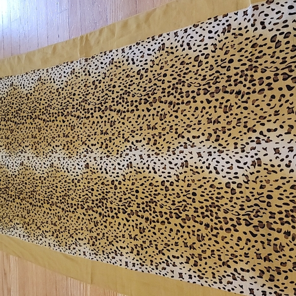 Traditional Leopard/Cheeta print scarf - Picture 4 of 5